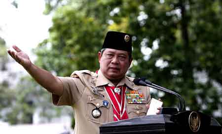 Foto foto Presiden  SBY Memakai Seragam  Pramuka  Alamendah 